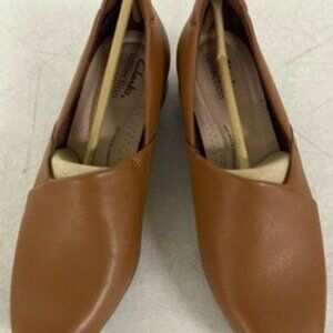 NEW Clarks Womens Leather Loafer sz 6.5 tan